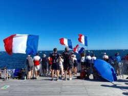 Supporters-de-choc-pour-la-medal-de-Camille-Alo